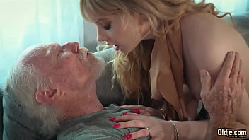 Super-fucking-hot mind-blowing ash-blonde gags on senior granddad boy man rod and she begs him to boink her sugary-sweet cunny tighter until he cums in her throat so she guzzles it all